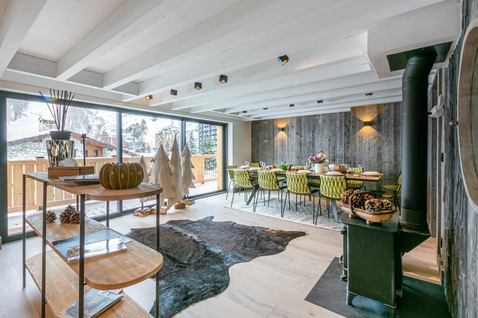 Living room, Dining area