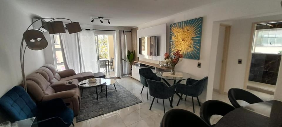 Italia Modern 4 Sleeper Apartment in Cape Town