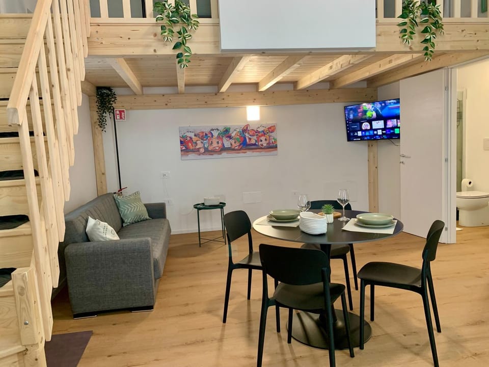 Seating area, Dining area