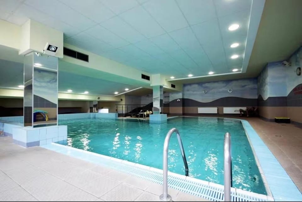 Swimming pool, Swimming pool