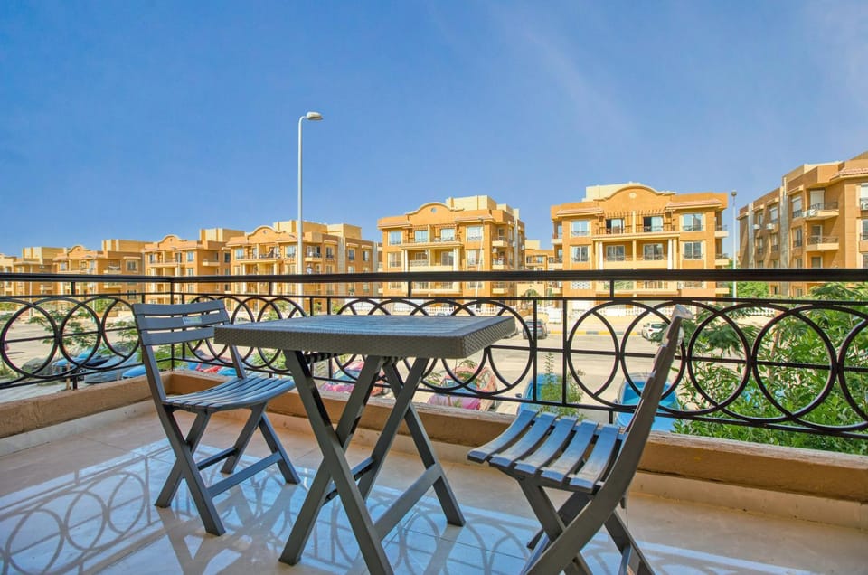 Luxury Retreat in Sheikh Zayed, Pool & Gym access Apartment in Egypt