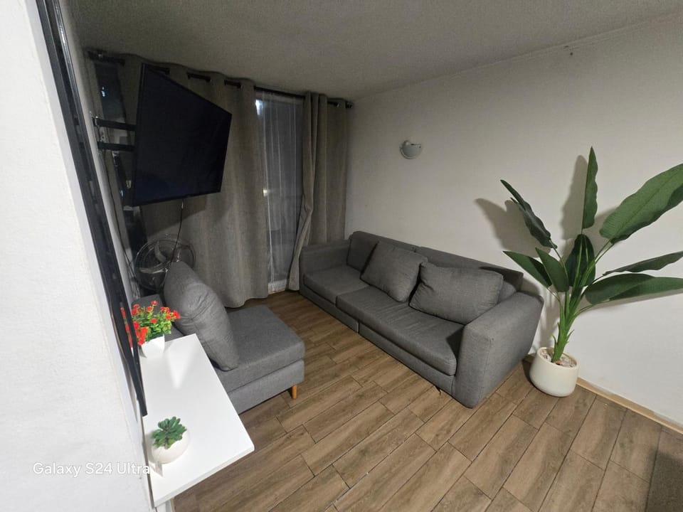 Metro las rejas habitacion Apartment in Santiago