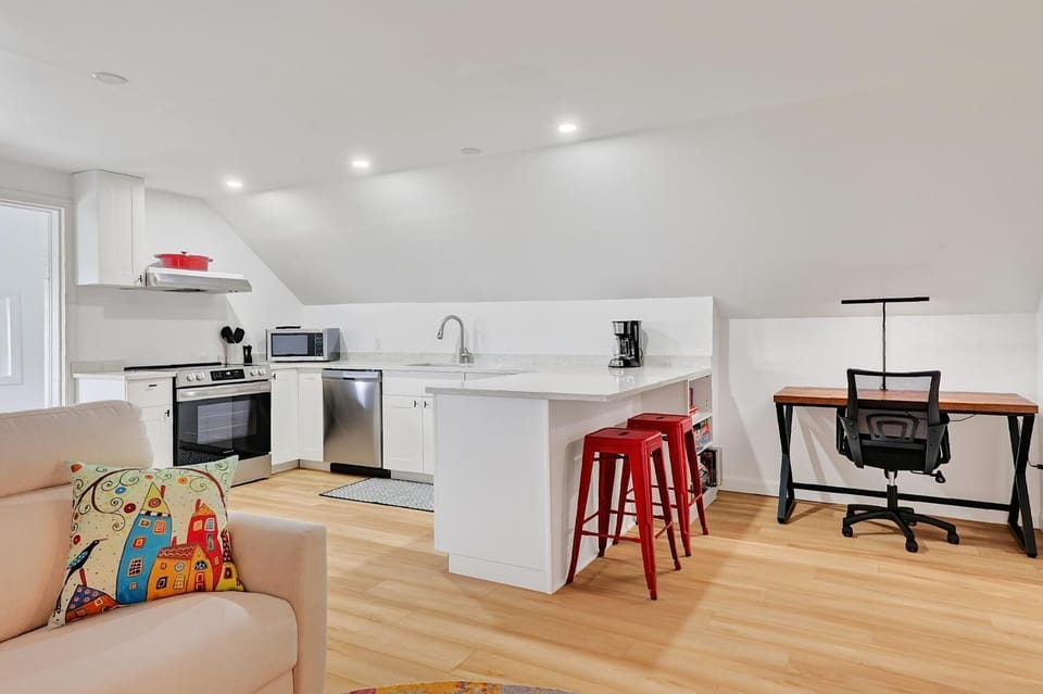 Kitchen or kitchenette, Seating area