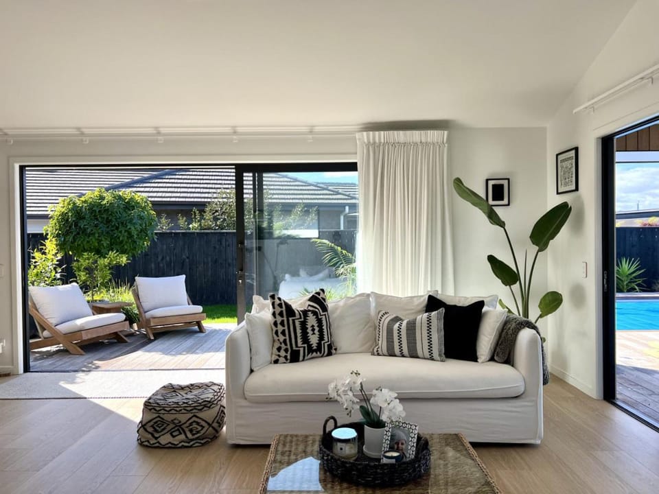 Mapua retreat with pool & hot tub - by Alisa Property House in Tasman District, Tasman, New Zealand