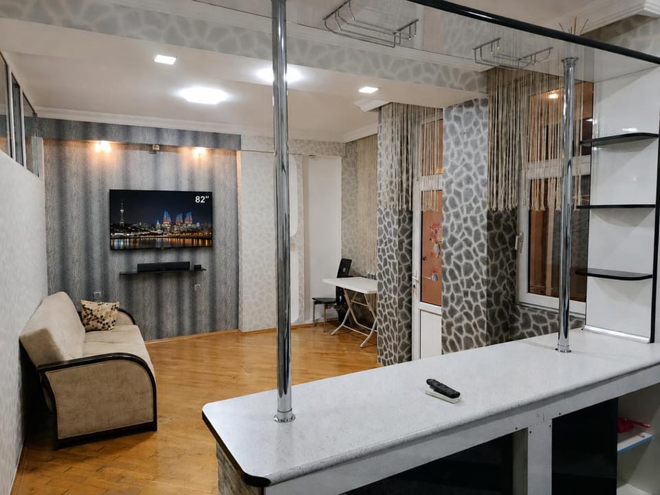 Bed, TV and multimedia, Living room, Photo of the whole room, Seating area