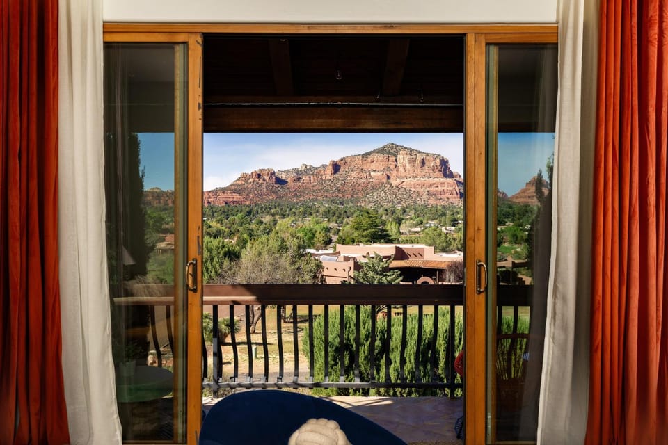 Bed, Balcony/Terrace, Bedroom, Mountain view