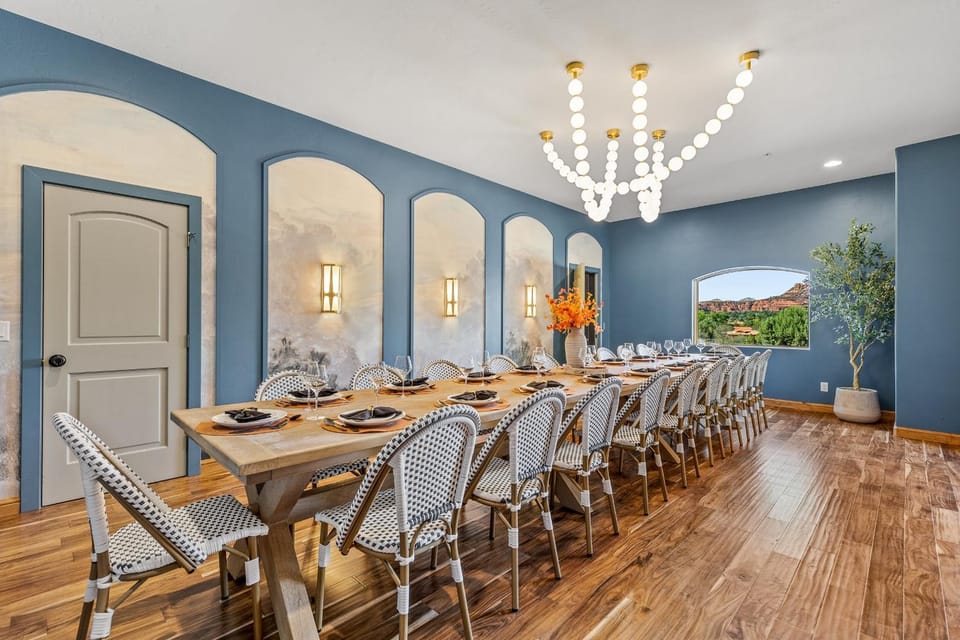 View (from property/room), Dining area, Mountain view
