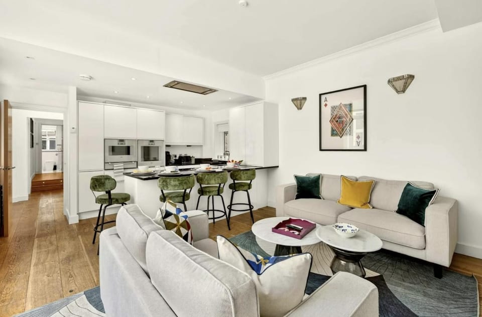 Kitchen or kitchenette, Living room, Seating area, Dining area, minibar, pet friendly, stove