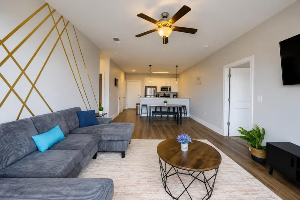 Stylish 2BR Balcony and UAB Access Apartment in Vestavia Hills
