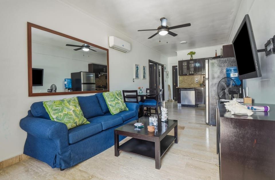 Kitchen or kitchenette, Living room
