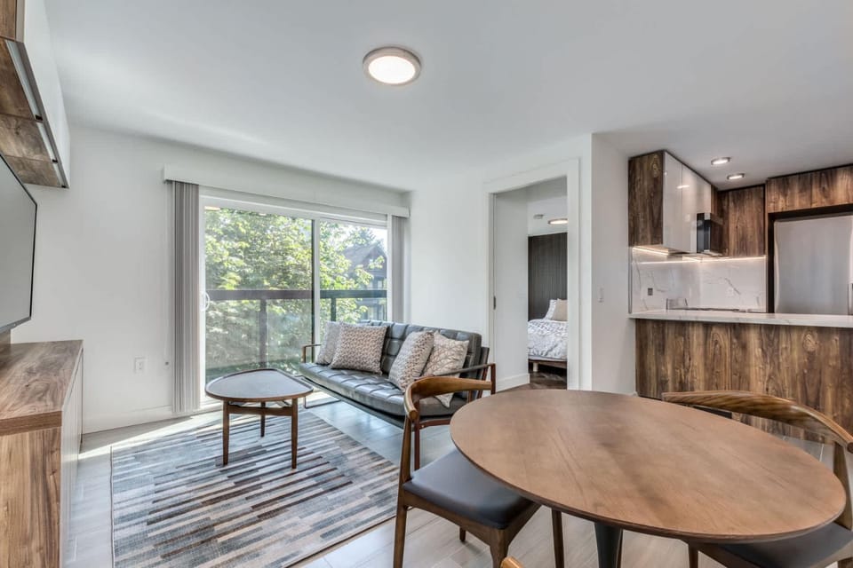 Luxury Condo in Central & Quiet Location Apartment in Vancouver