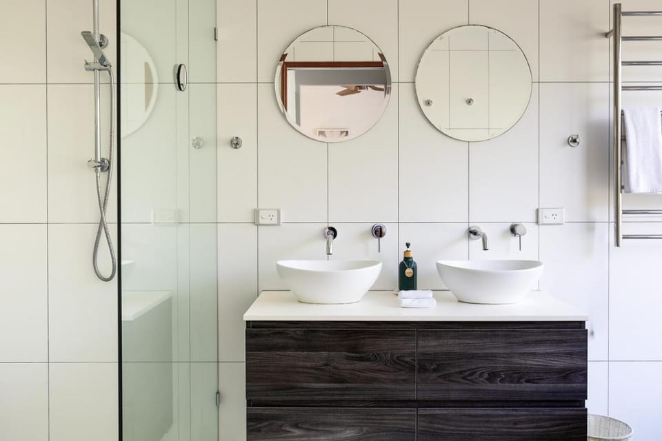 Shower, Bathroom, towels