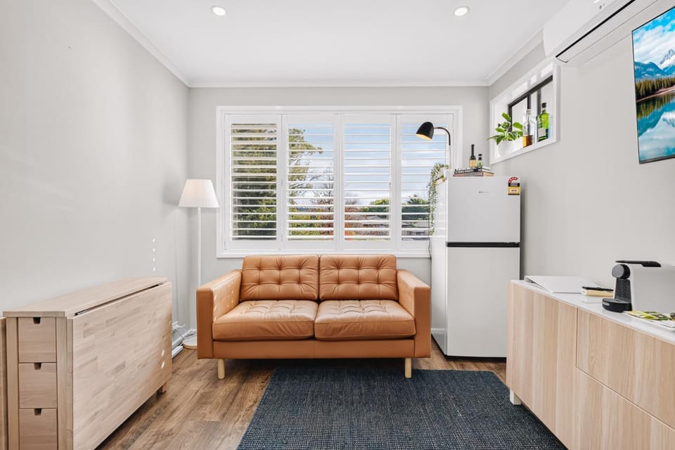Peaceful 1-Bed Near Canberra Hospital Apartment in Canberra