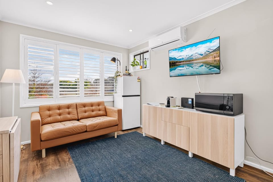 Peaceful 1-Bed Near Canberra Hospital Apartment in Canberra