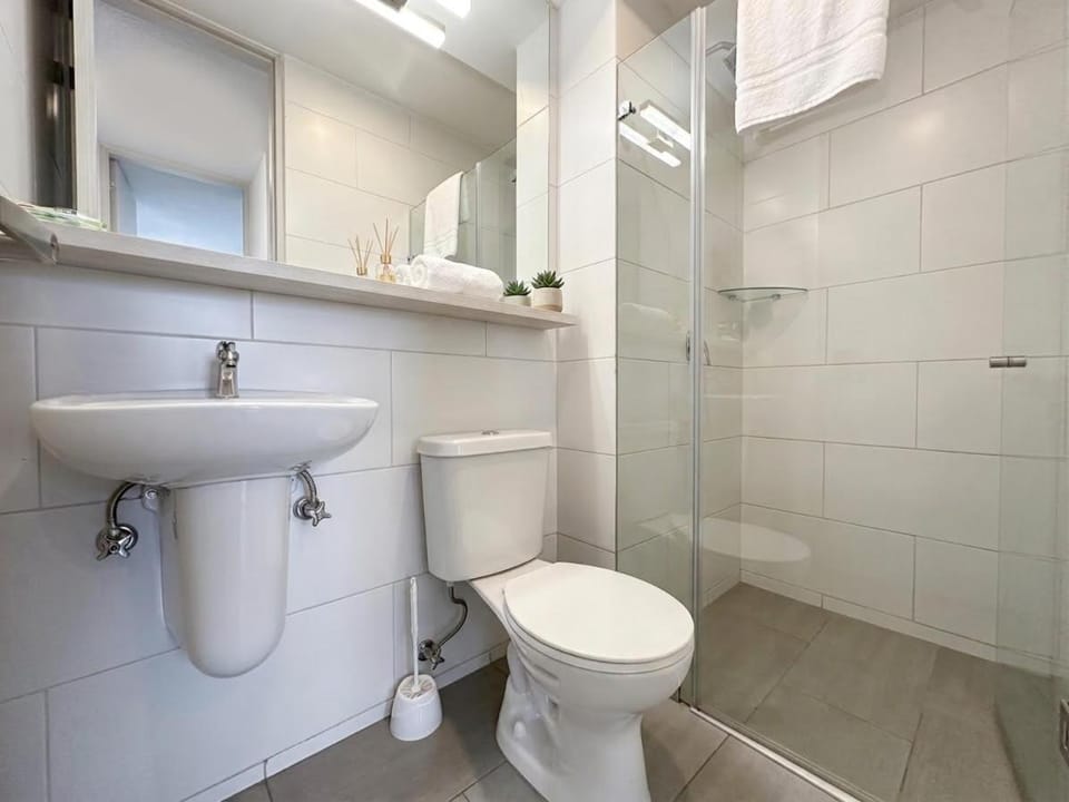 Condo in Quito near the American Embassy and Solca Apartment in Quito