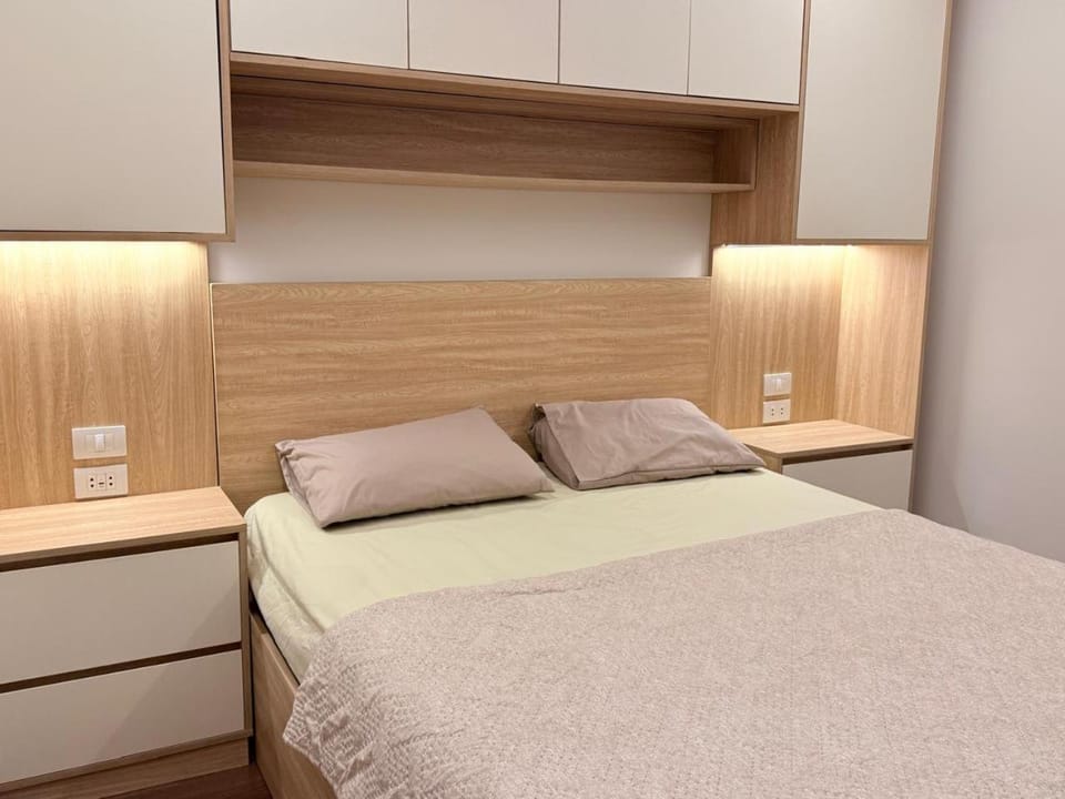 Bed, Photo of the whole room, Bedroom, wardrobe