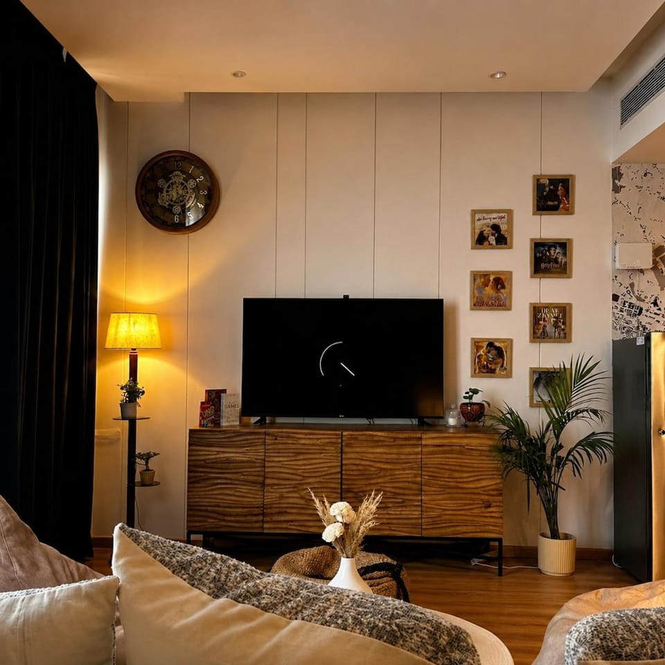 The Vintiqi Room by CloudLine Stays M3M My Den Apartment in Gurugram
