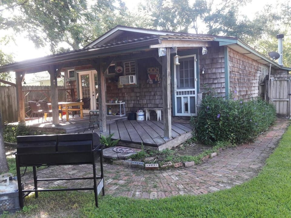 The Cozy Cottage One Of A Kind Dogs Welcome House in Bacliff