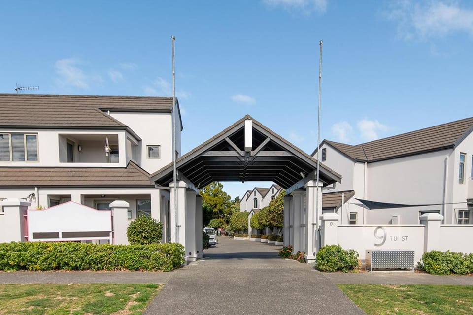 Property building, Day, Street view