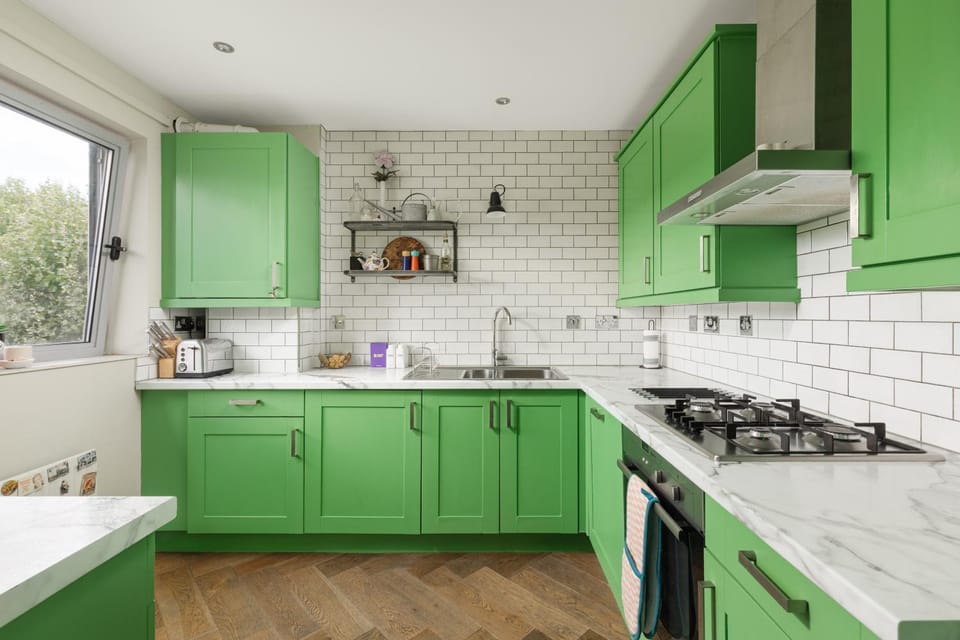 Charming 2BR Near Imperial Wharf & Chelsea Apartment in London