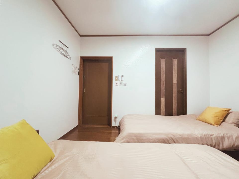 Bed, Photo of the whole room, Bedroom, air conditioner