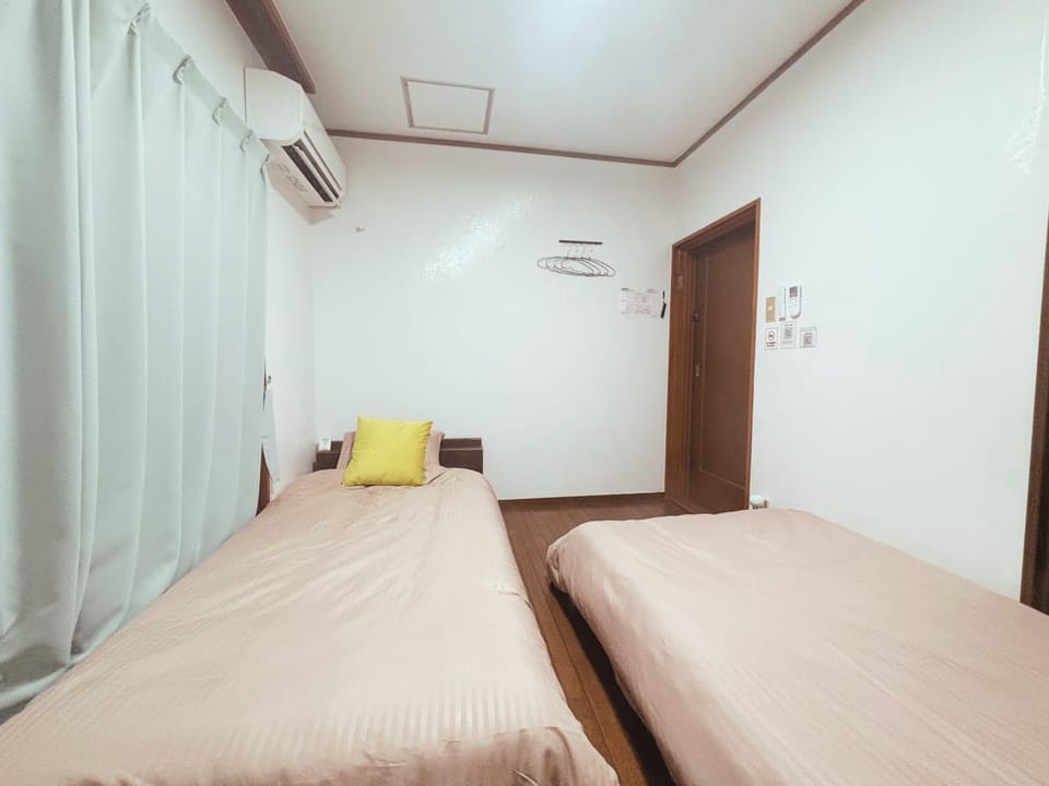 Bed, Photo of the whole room, Bedroom, air conditioner
