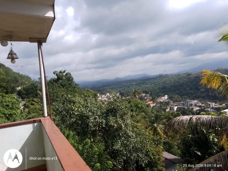 Eagle View Bed and Breakfast in Gangawatakorale