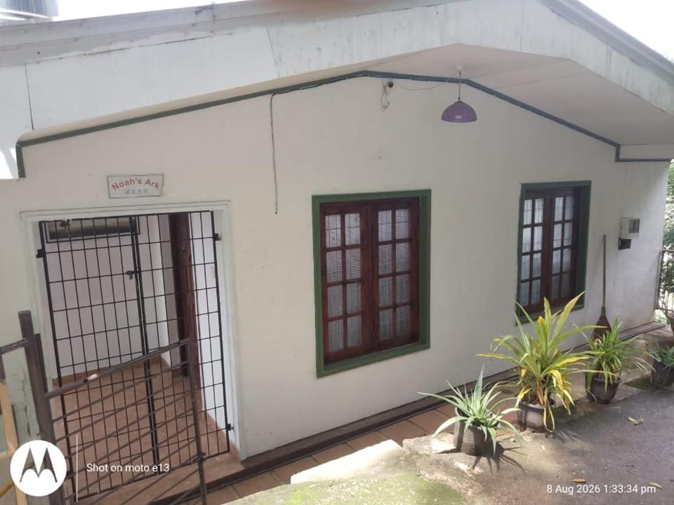 Eagle View Bed and Breakfast in Gangawatakorale