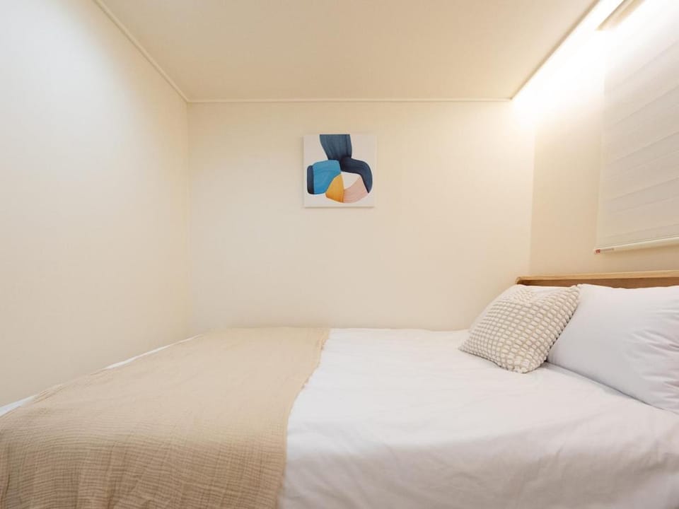 Lumi Bangbae A Bed and Breakfast in Seoul