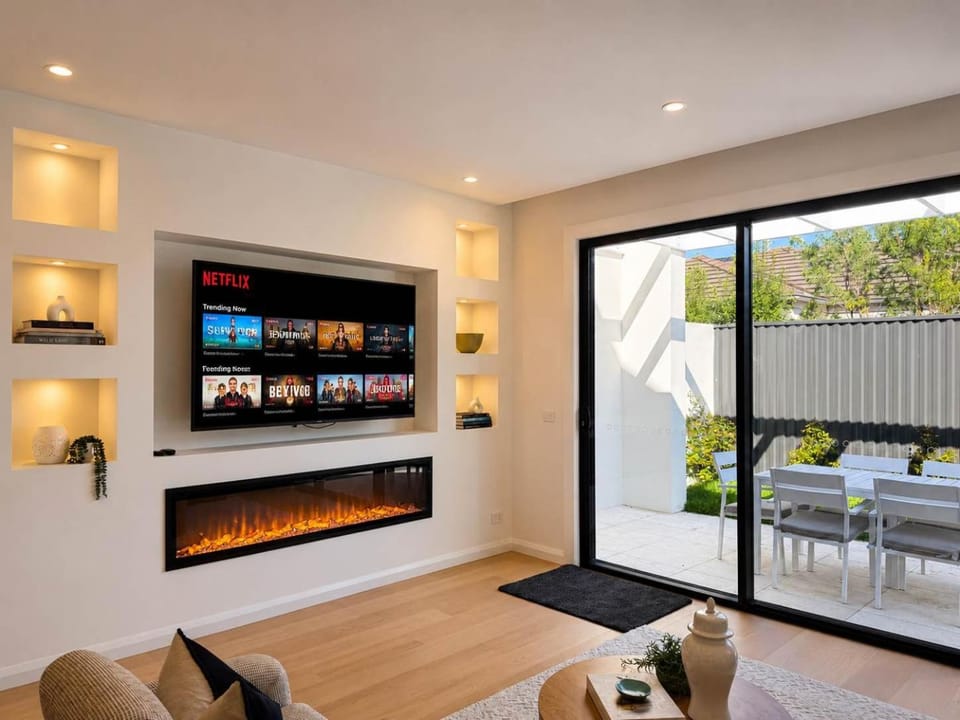 The Avenue - Brand New Luxury Walk to Main Street House in Mornington