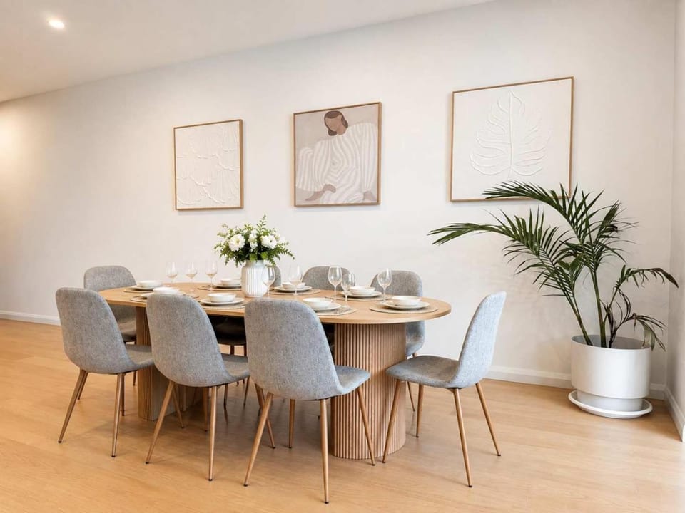 The Avenue - Brand New Luxury Walk to Main Street House in Mornington