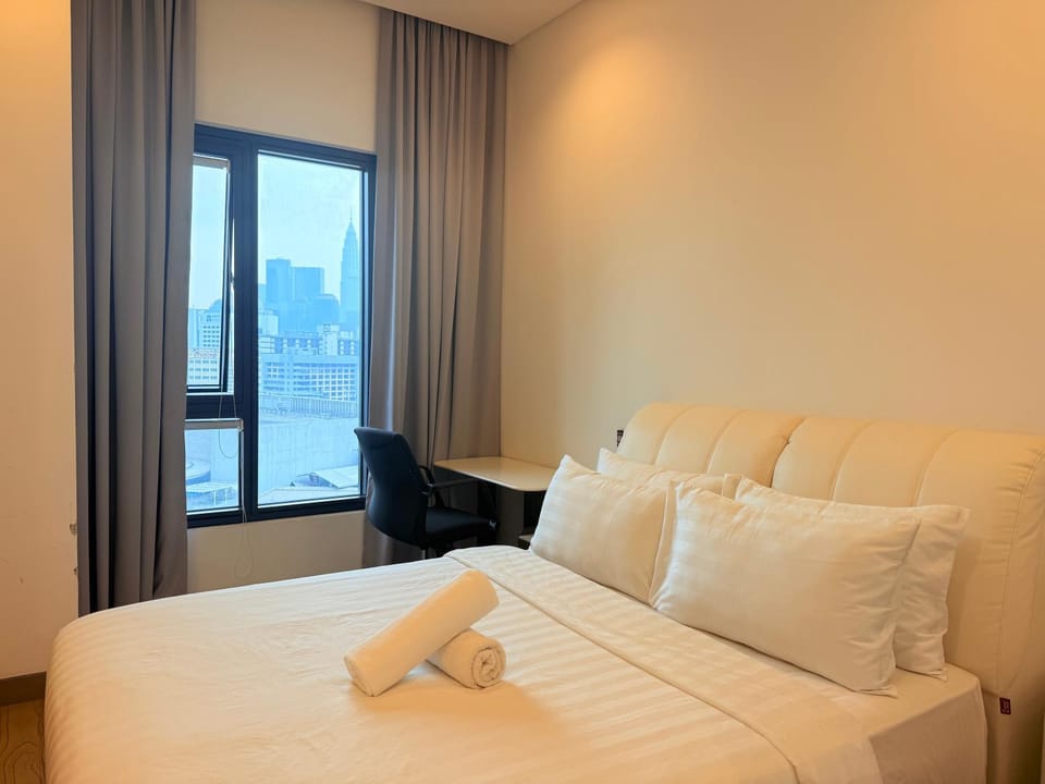 Bed, Photo of the whole room, Bedroom, towels