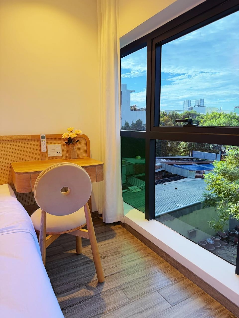 402 - La Van Residence - Majestic Tree View Studio Apartment in Da Nang