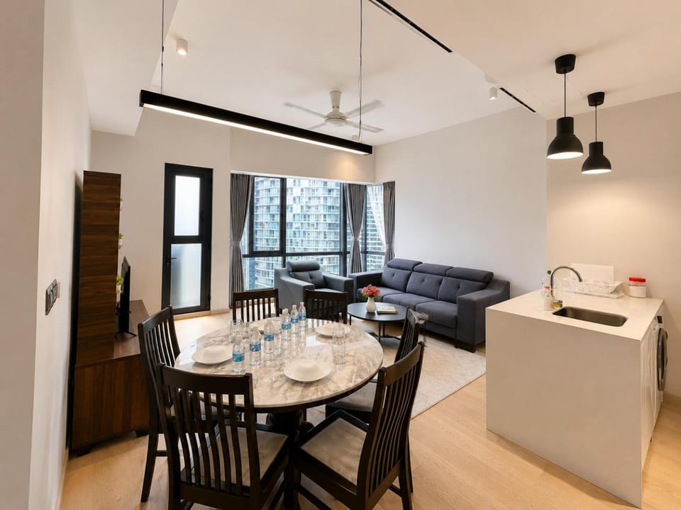 Kitchen or kitchenette, Living room, Seating area, Dining area