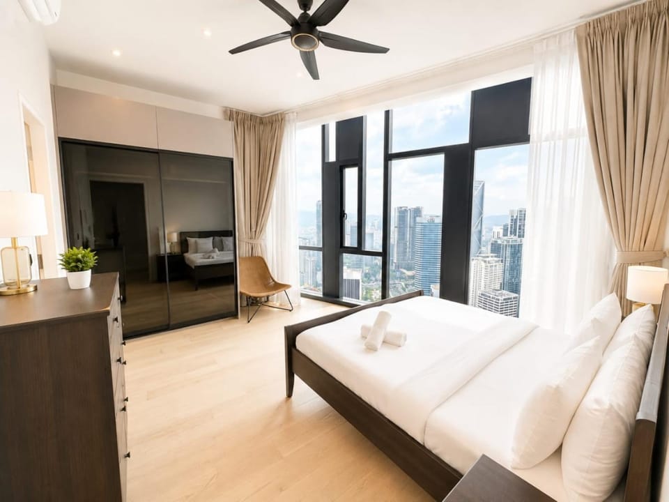 Bed, Photo of the whole room, Bedroom, City view, wardrobe