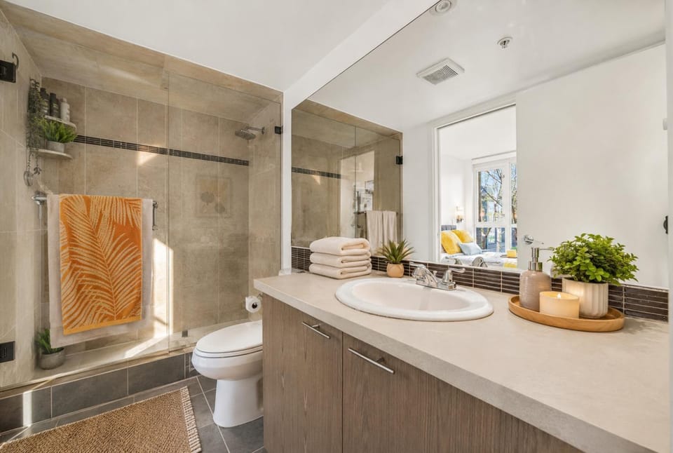 Private 2 Bedroom Townhouse Downtown Apartment in Vancouver