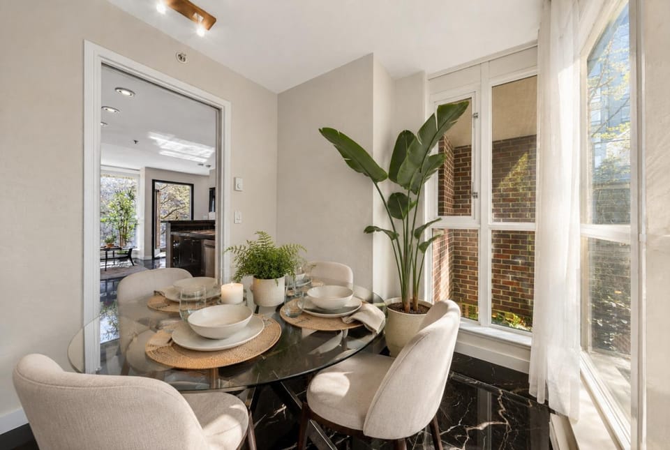 Private 2 Bedroom Townhouse Downtown Apartment in Vancouver