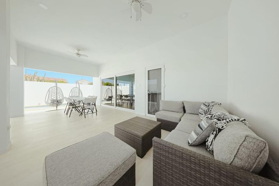 3BR Villa with Private Pool and Patio Aruba Getaway Villa in Noord