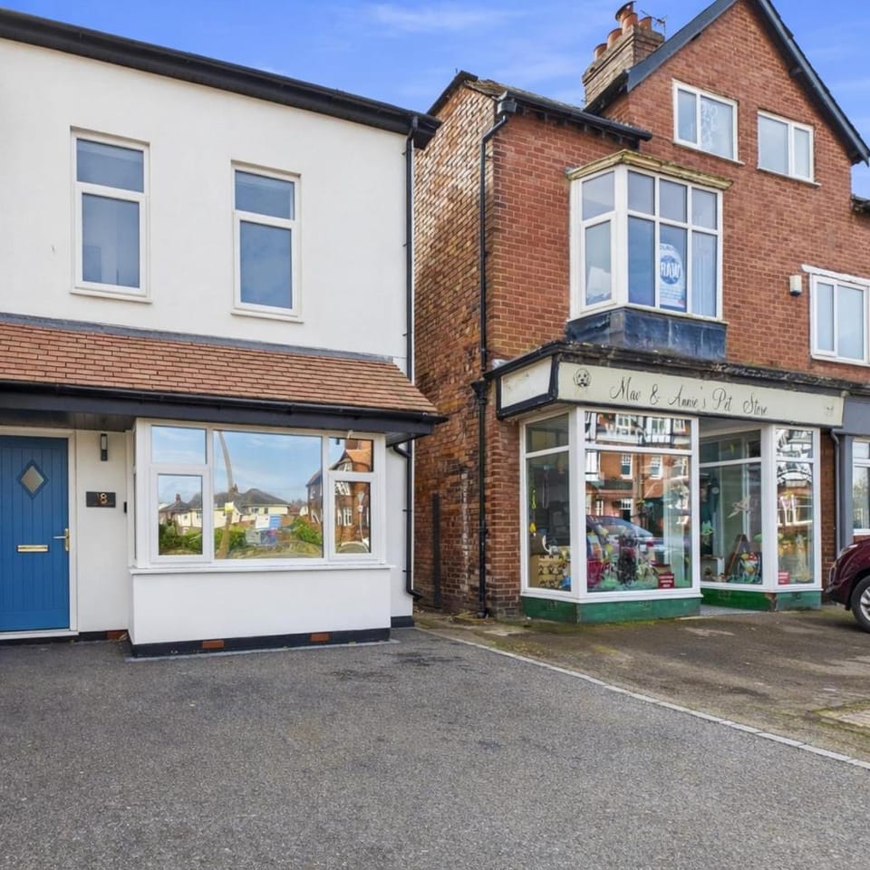 St Annes Free Parking Unique 3 Bed Pad BBQ Garden House in Lytham St Annes