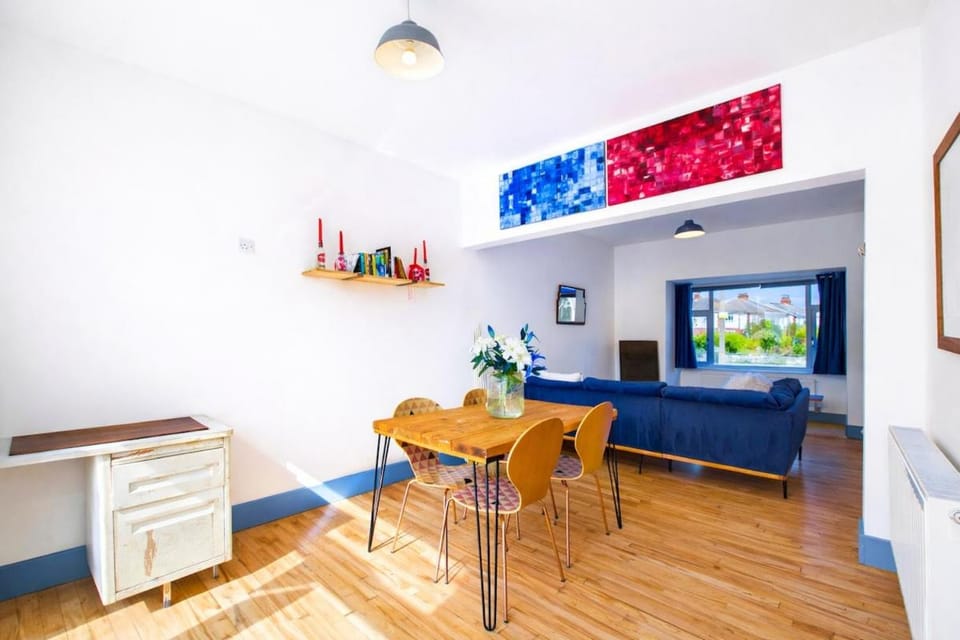 St Annes Free Parking Unique 3 Bed Pad BBQ Garden House in Lytham St Annes