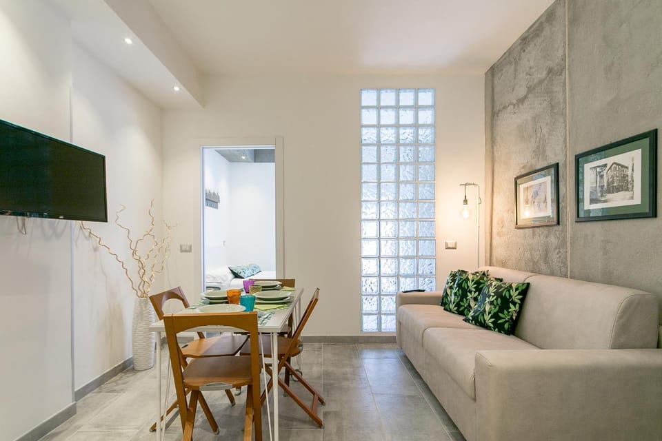 TV and multimedia, Kitchen or kitchenette, Living room, Seating area, Dining area