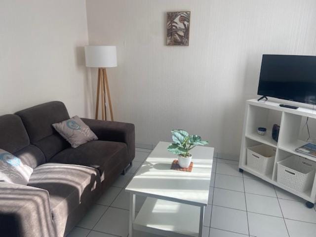 Communal lounge/ TV room, TV and multimedia, Living room, Seating area