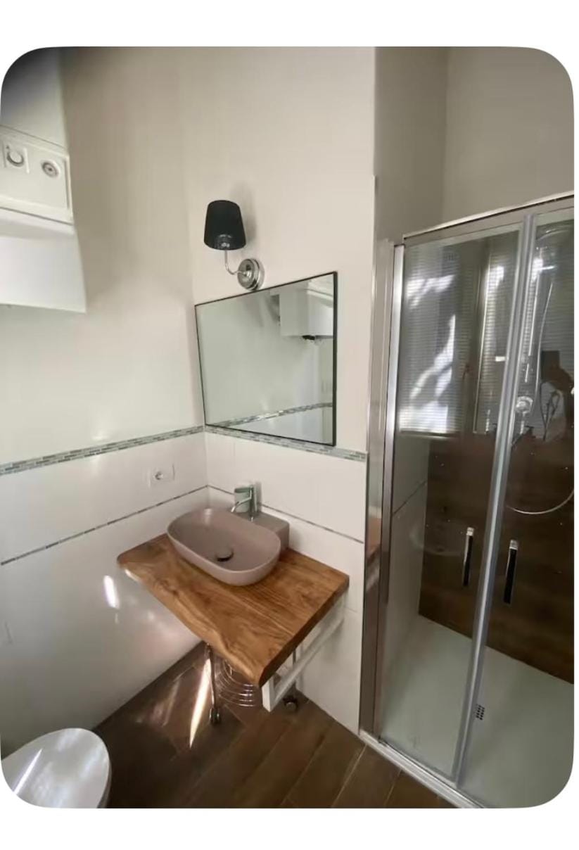 Suite Cento14 Di fronte Casa di Cura Fogliani Vicino centro storico Parcheggio privato Apartment in Modena