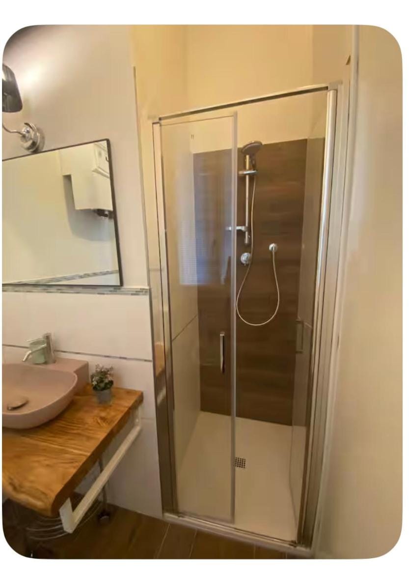 Suite Cento14 Di fronte Casa di Cura Fogliani Vicino centro storico Parcheggio privato Apartment in Modena