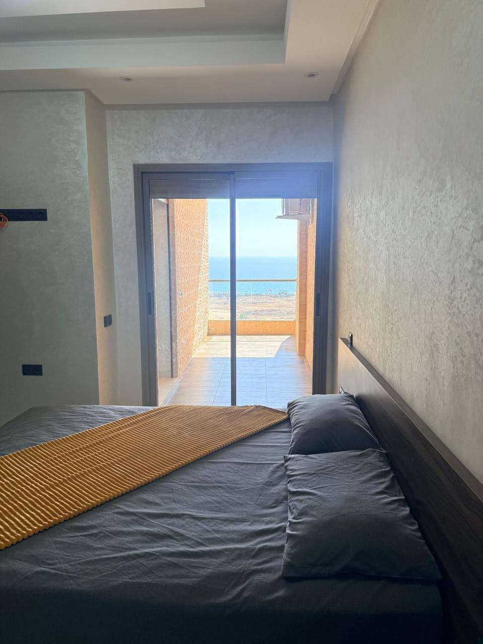 Bed, Natural landscape, Photo of the whole room, Bedroom