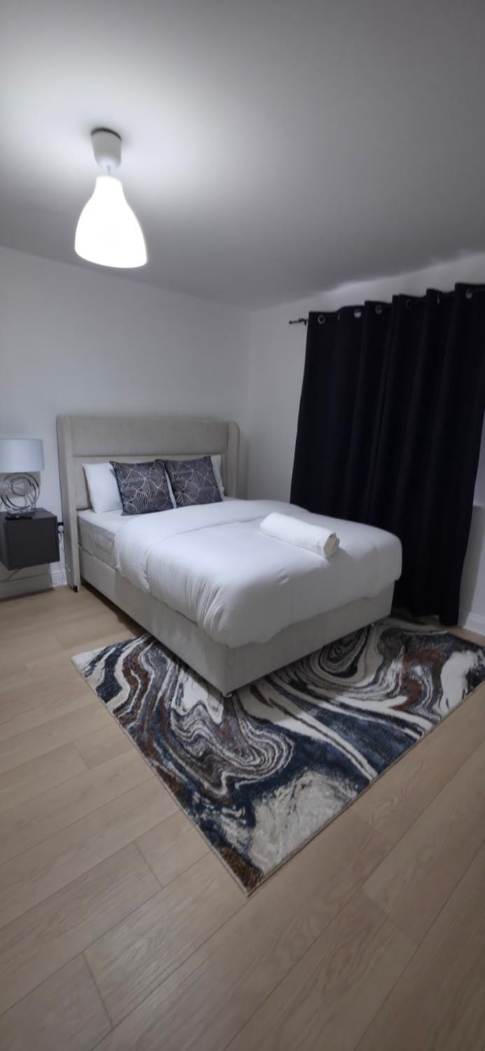 Cosy King room with ensuite bathroom Vacation rental in Dublin