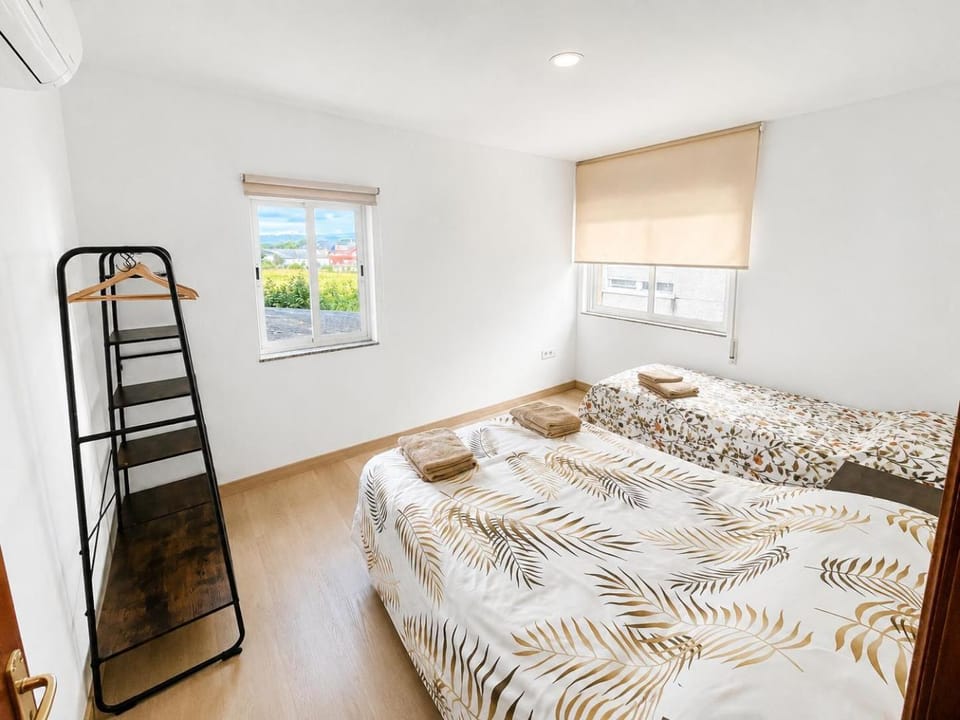 Bed, Photo of the whole room, towels
