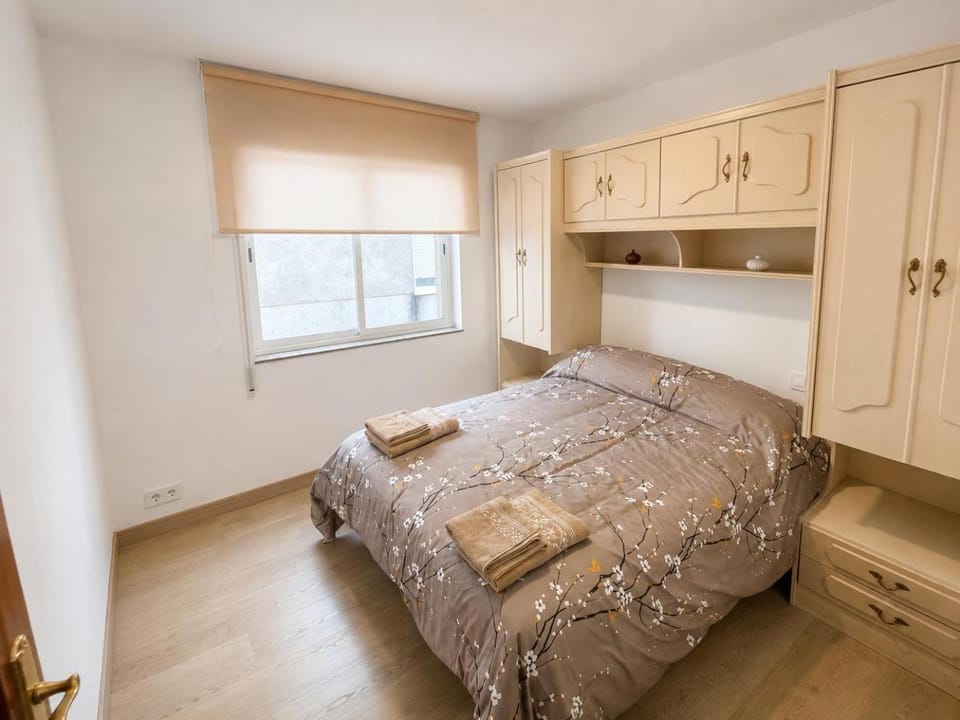 Bed, Photo of the whole room, Bedroom, towels, wardrobe