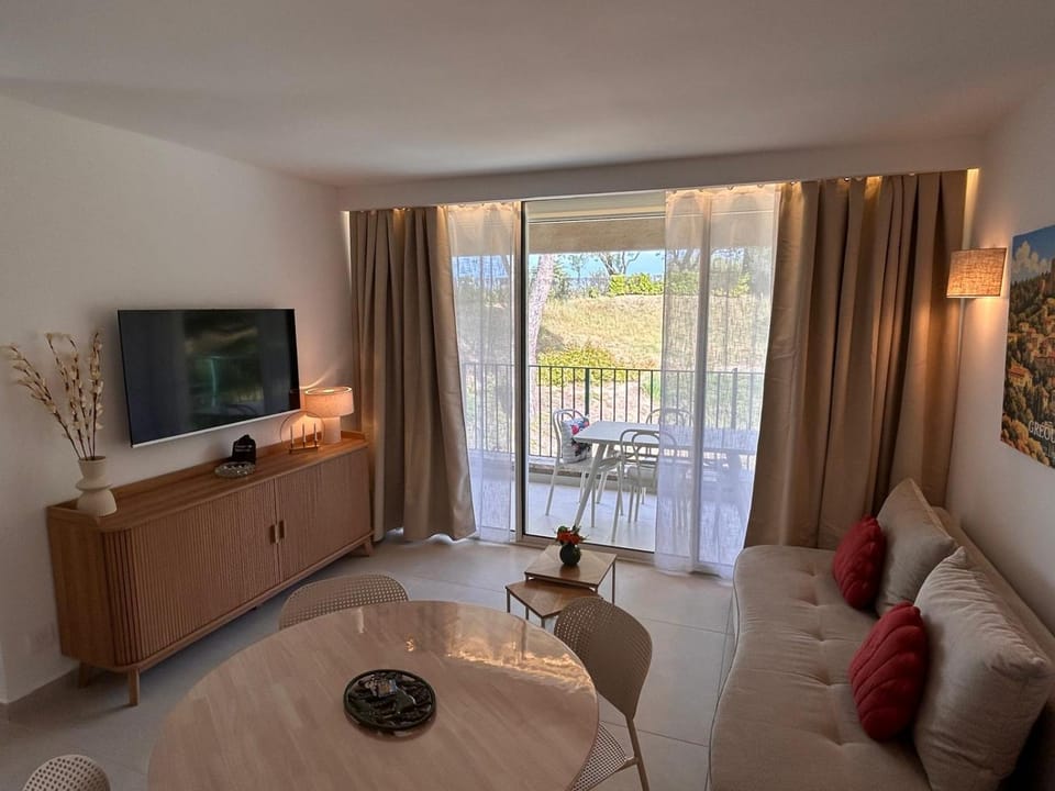 Appartement de standing, piscine, proche des thermes Apartment in Gréoux-les-Bains