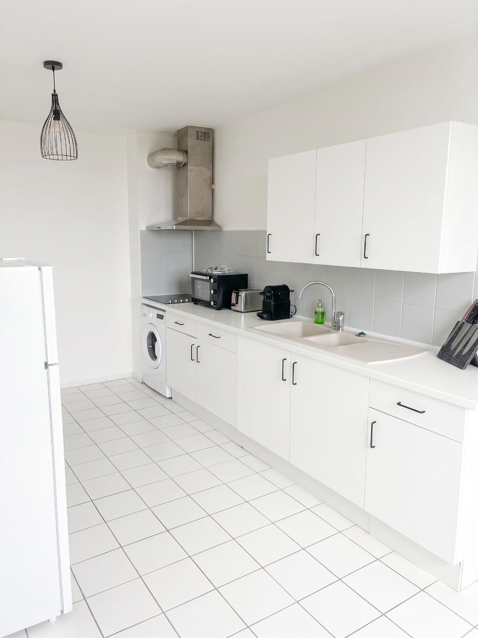 Coffee/tea facilities, microwave, stove, toaster, washing machine, kitchen
